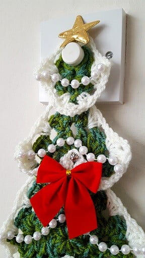 showing the top of a crochet christmas tree