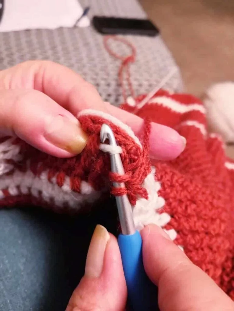 Picking up the stitch to work a different colour in a crochet blanket