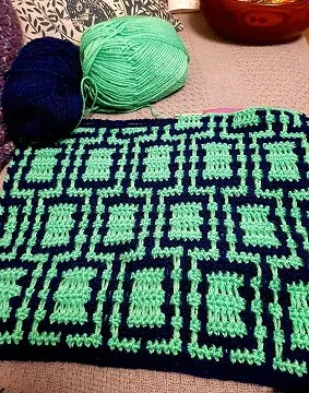 Mosaic crochet pattern of rectangles with a blue outline and filled with green