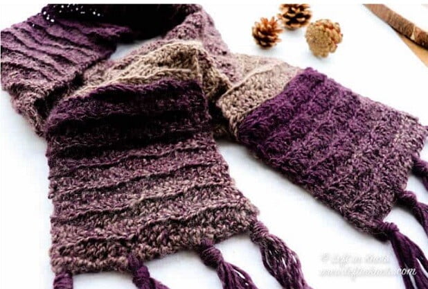 Crocheted scarf in shades of purple with pockets and tassels