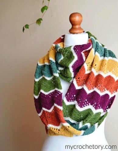 Colourful infinity scarf crocheted in chevrons