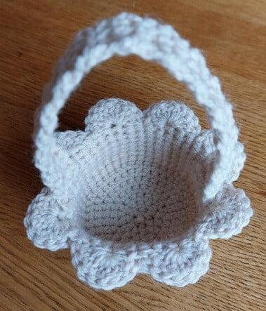 small basket with shell stitch around the top