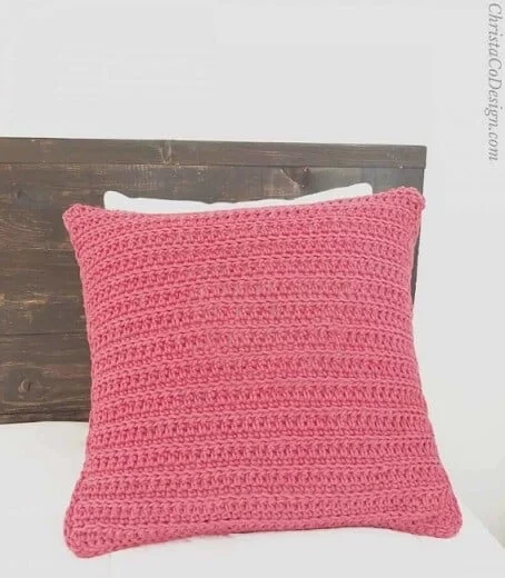 Crocheted pillow in pink