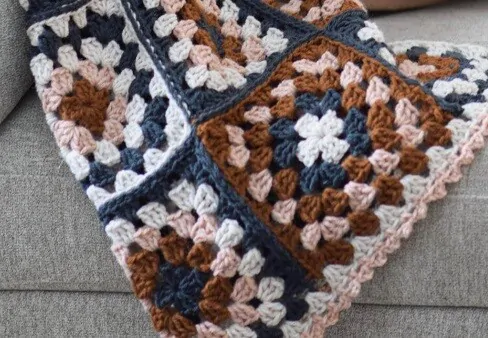 blanket with a picot border